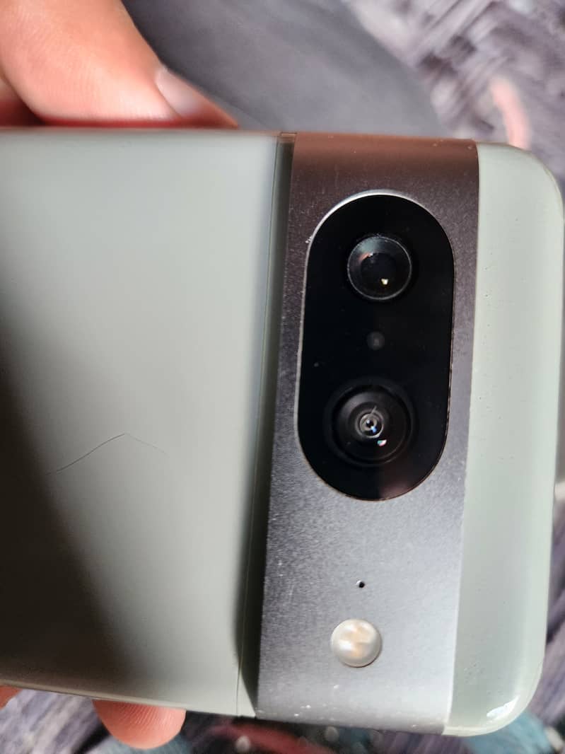 Google Pixel 8 waterpack 1
