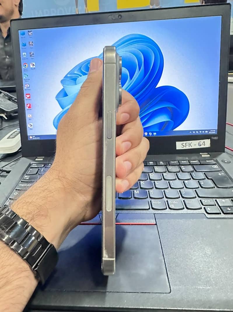 Apple iPhone 15 Pro Max 2