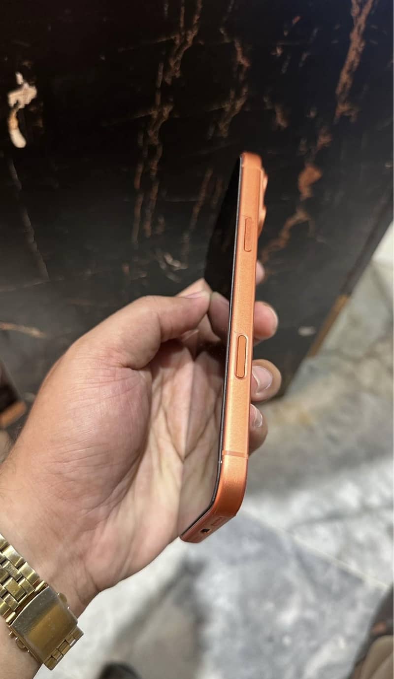 Apple iPhone 17 Pro Max 4