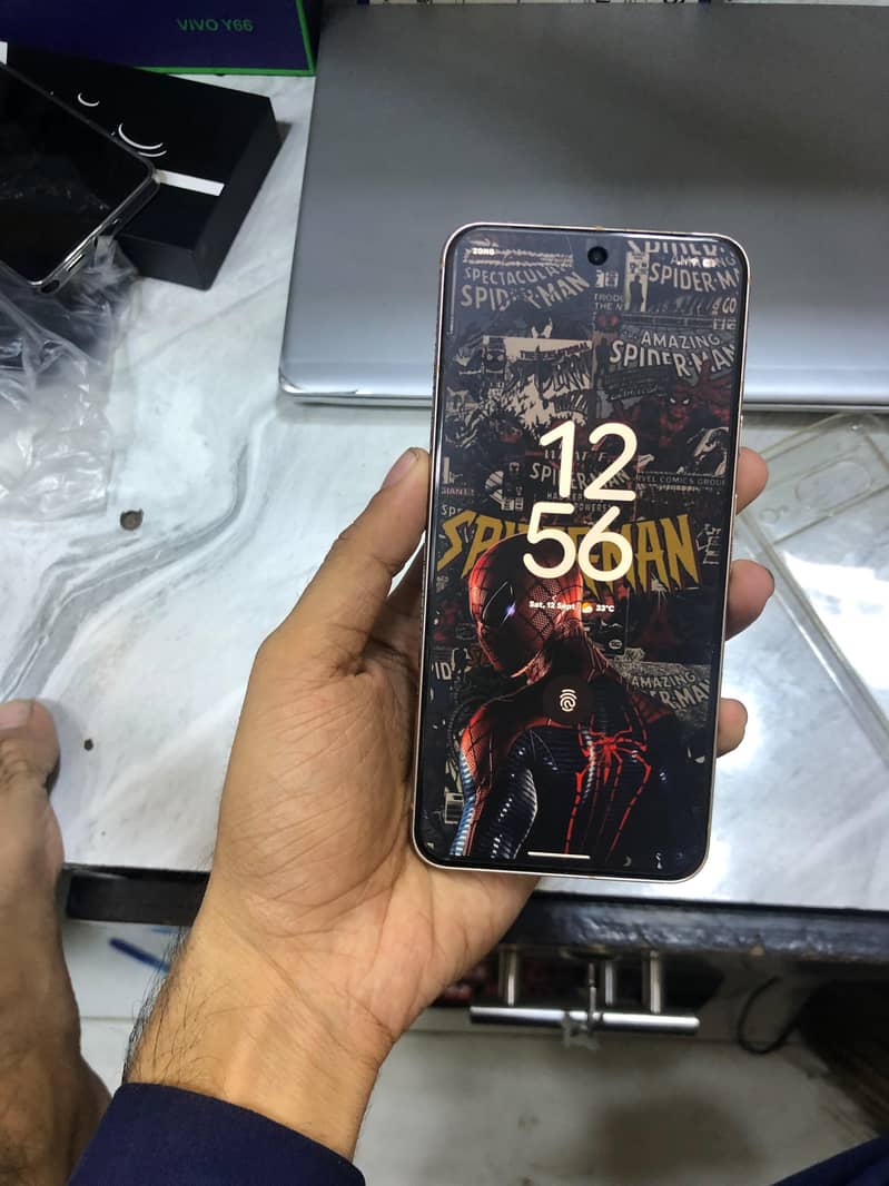Google Pixel 8 4