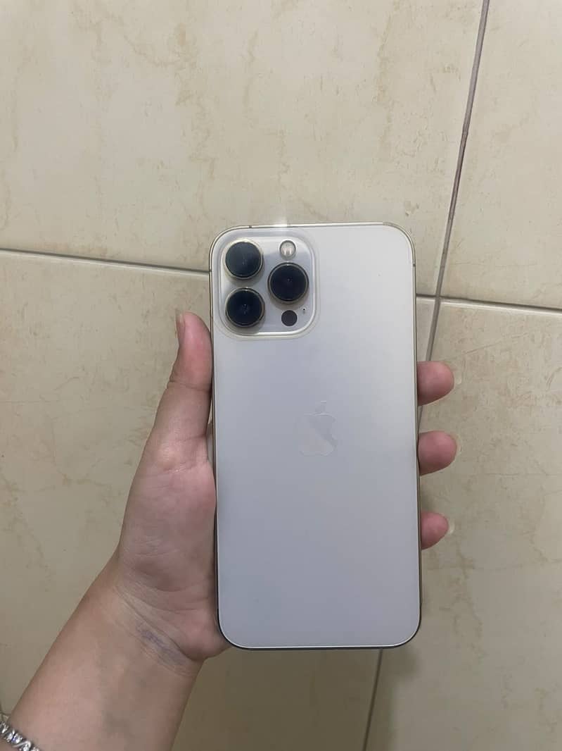Apple iPhone 13 Pro Max 4