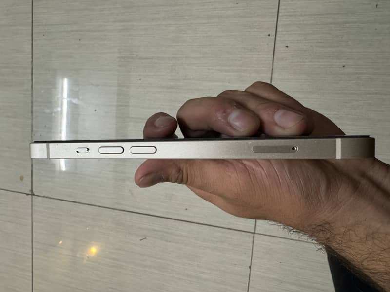 Apple iPhone 13 2