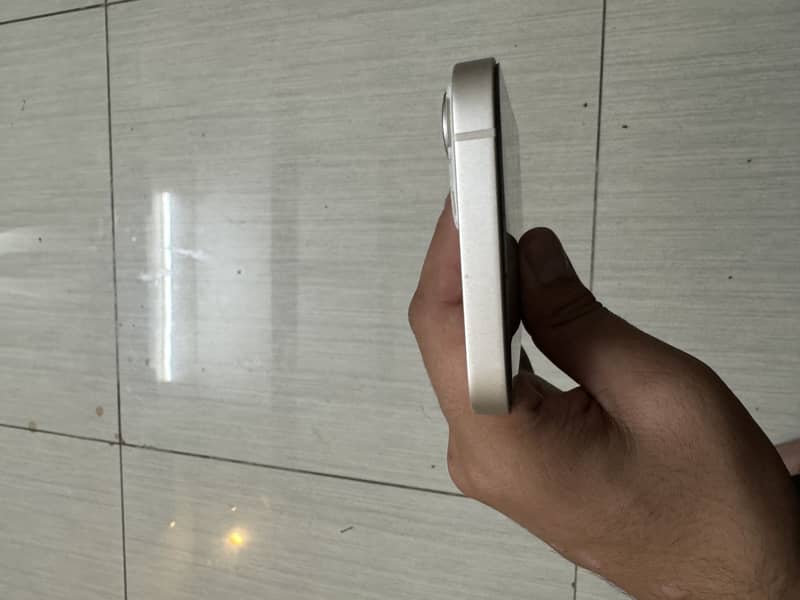 Apple iPhone 13 4