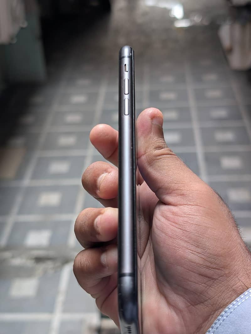 Apple iPhone 11 0