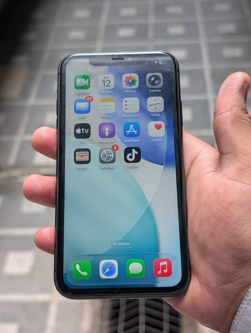 Apple iPhone 11 4
