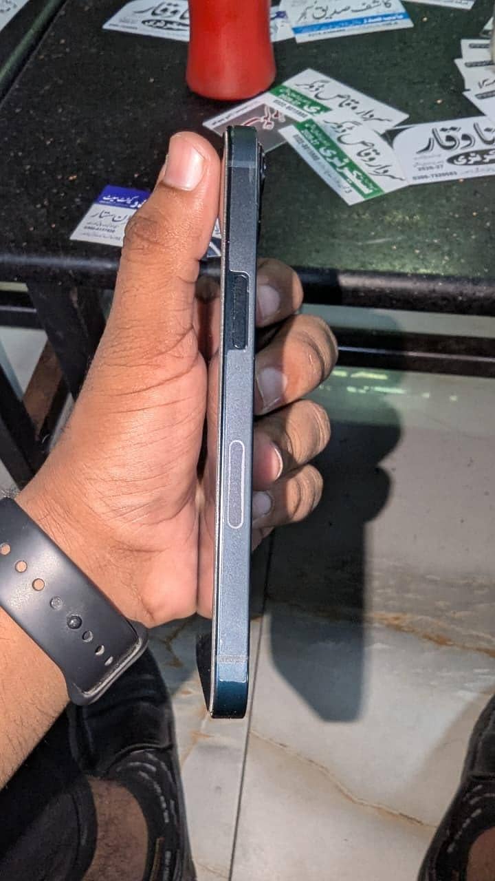 Apple iPhone 13 2