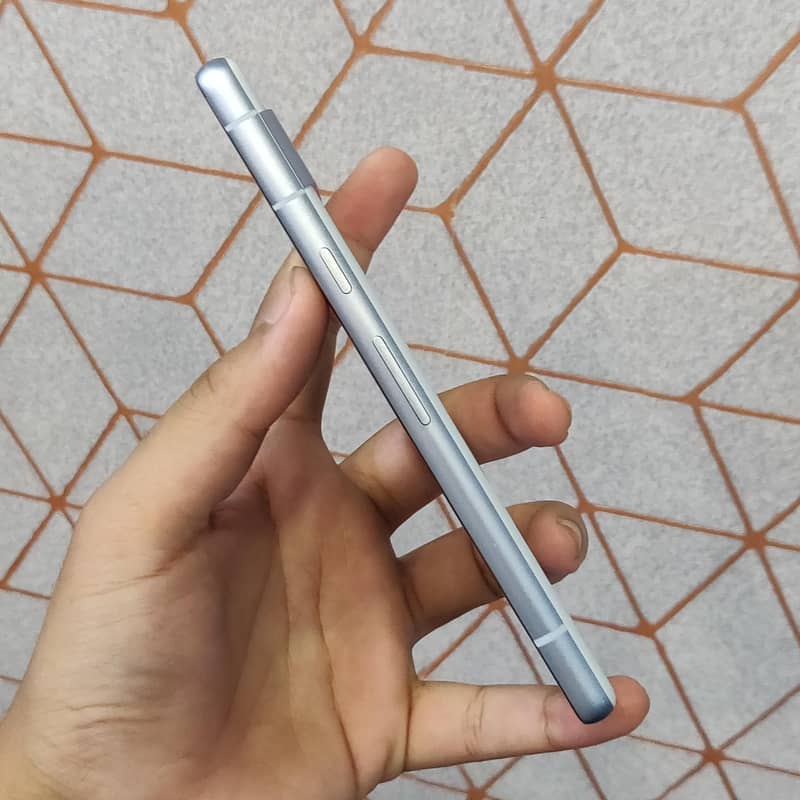 Google Pixel 7a 2