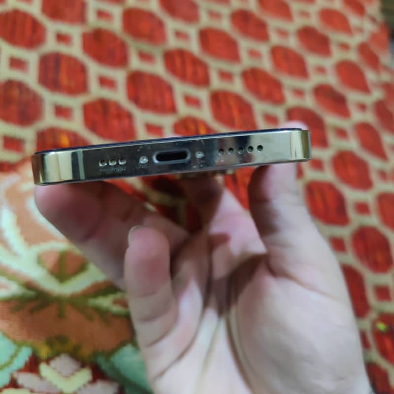 Apple iPhone 13 Pro 2