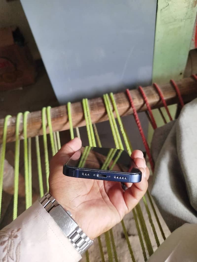 Apple iPhone 13 4