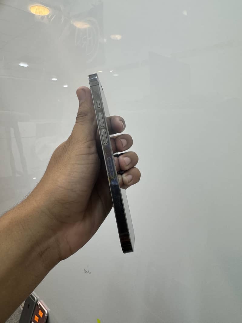 Apple iPhone 13 Pro 2