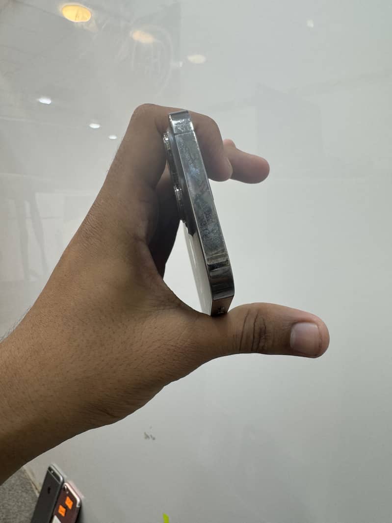 Apple iPhone 13 Pro 4