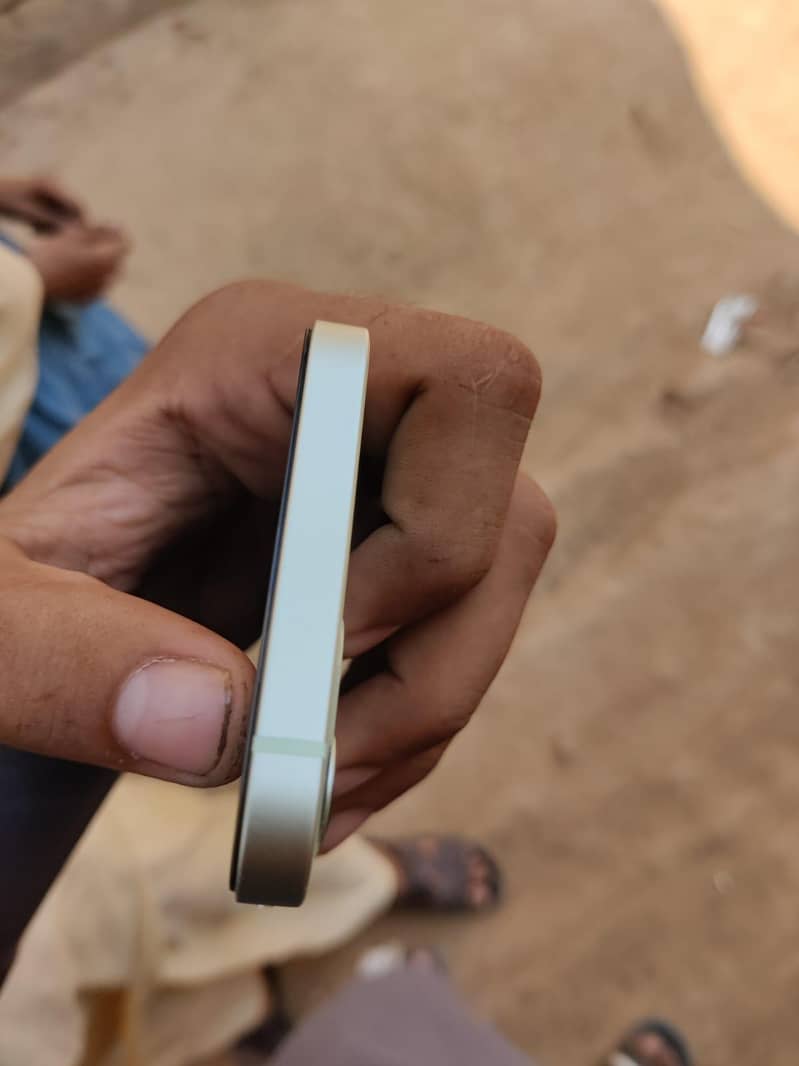 Apple iPhone 12 4