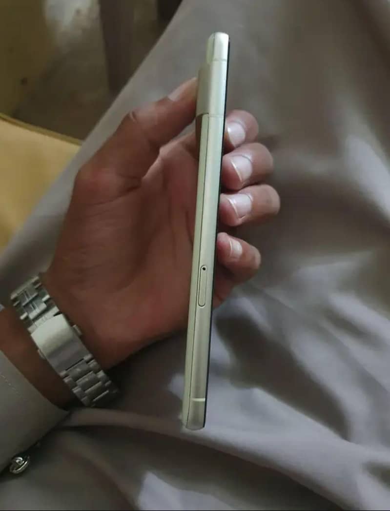 Google Pixel 7 4