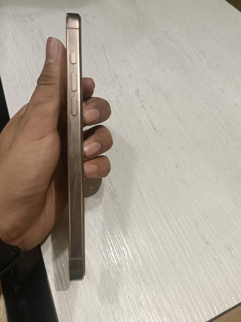 iPhone 16 Pro Max 2