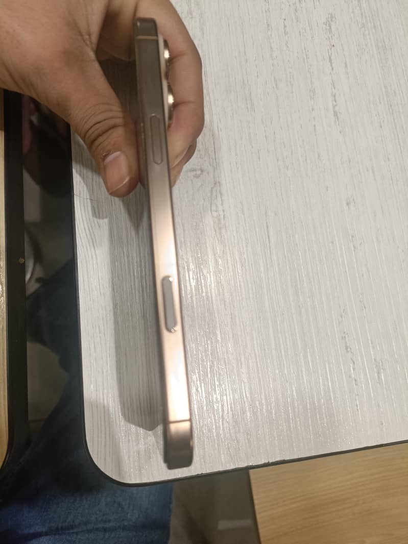 iPhone 16 Pro Max 6