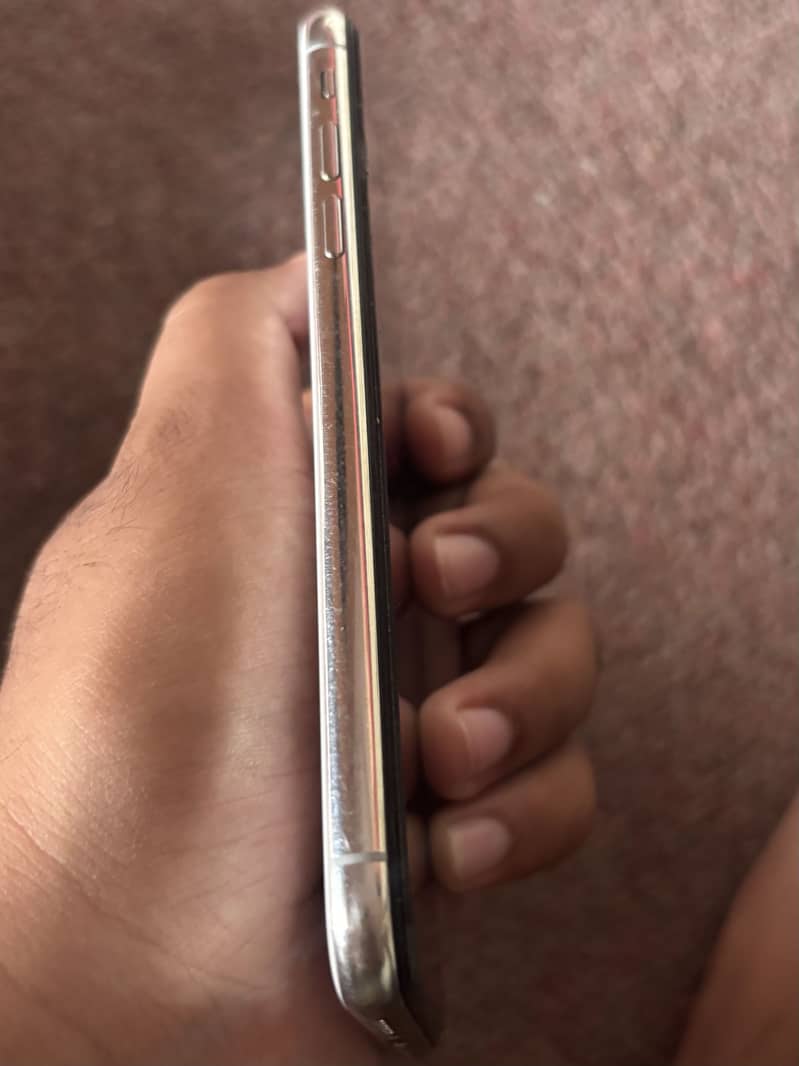 Apple iPhone X 3