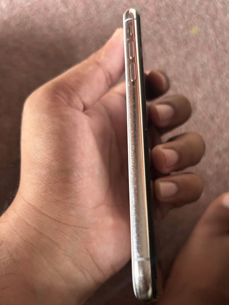Apple iPhone X 4