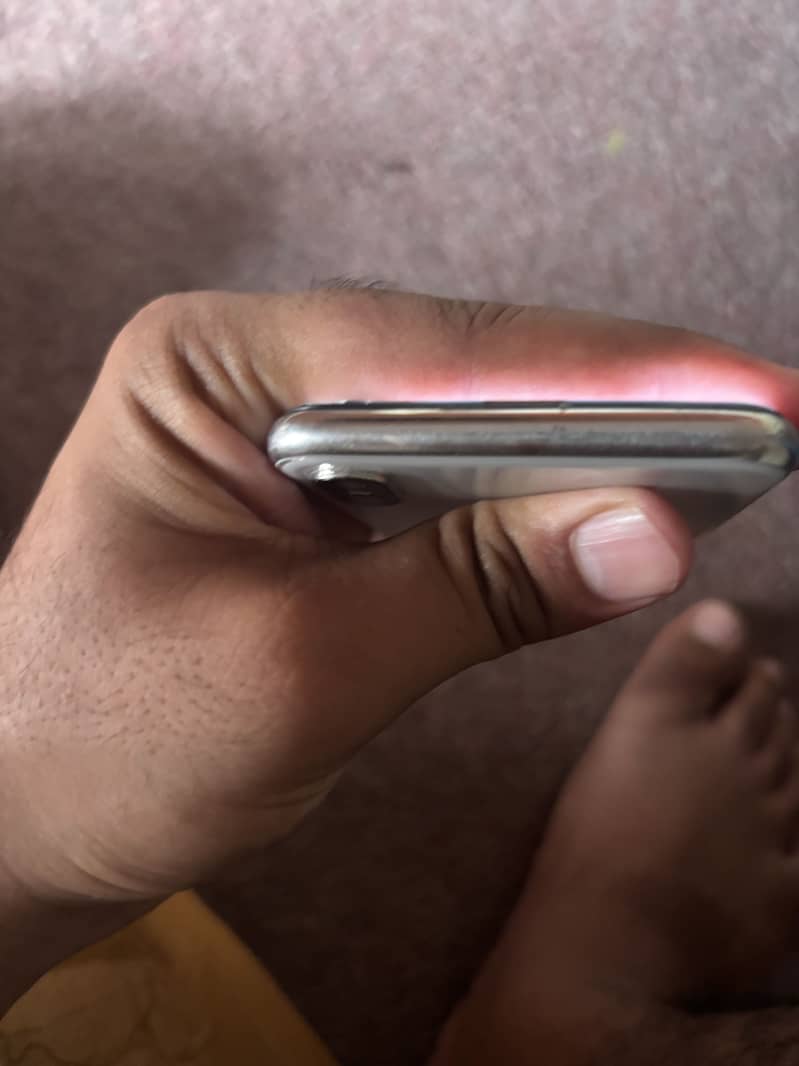 Apple iPhone X 5
