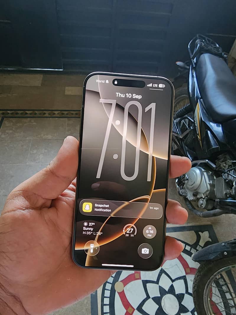 Apple iPhone 16 Pro Max 2
