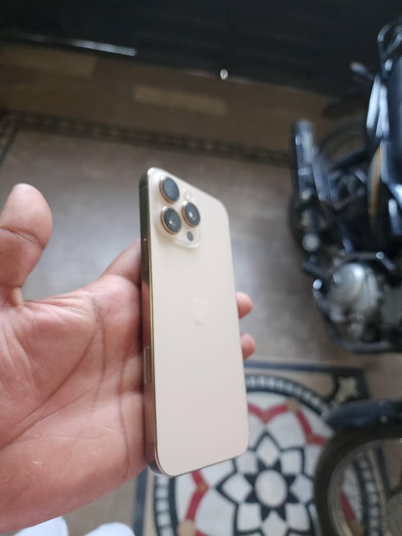 Apple iPhone 16 Pro Max 5