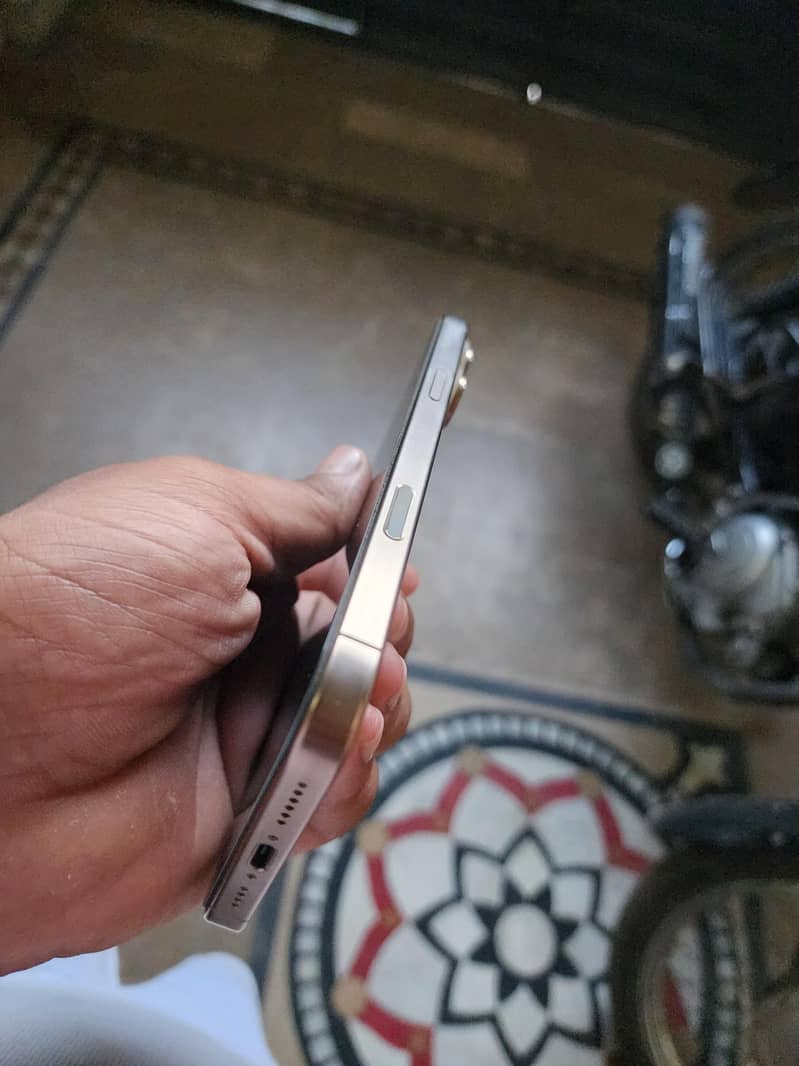 Apple iPhone 16 Pro Max 6