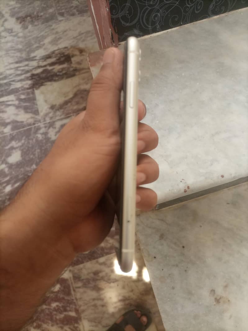 Apple iPhone 11 6