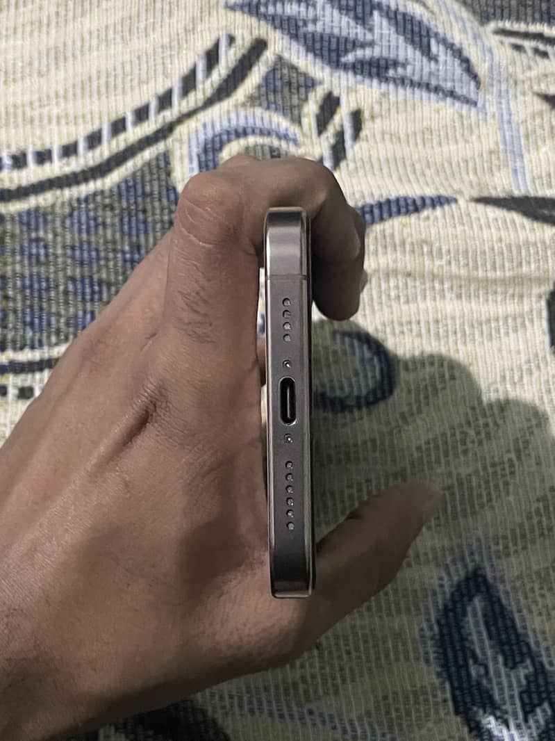 Apple iPhone 16 Pro Max 3