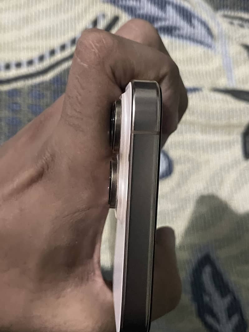 Apple iPhone 16 Pro Max 5