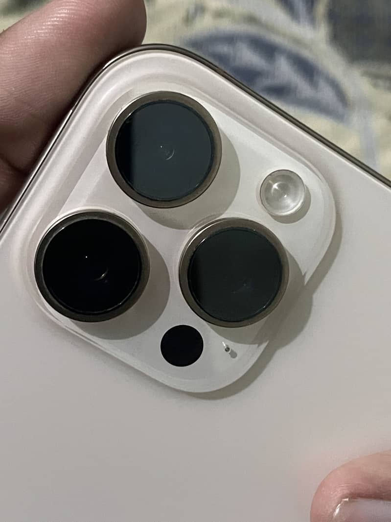 Apple iPhone 16 Pro Max 6