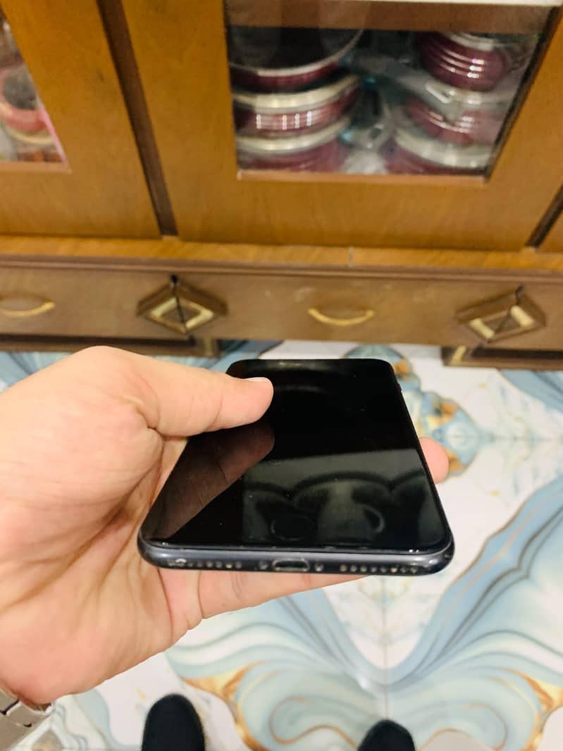 Apple iPhone 7 Plus 1