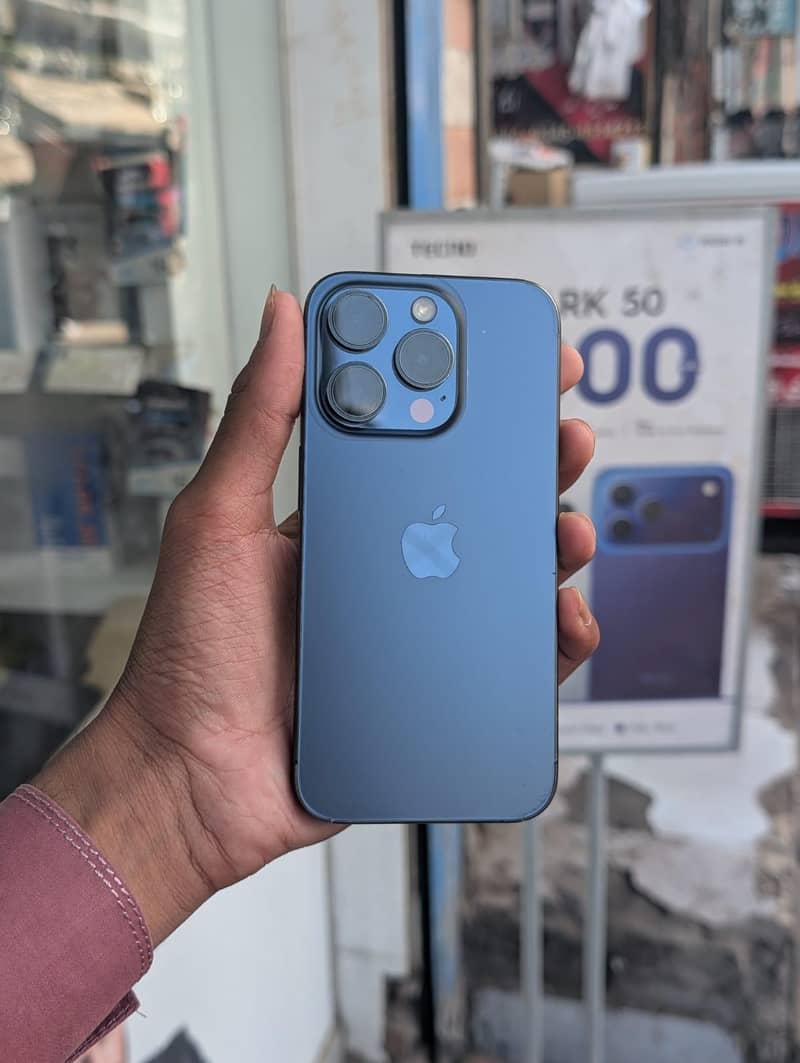 Apple iPhone 15 Pro Max 6