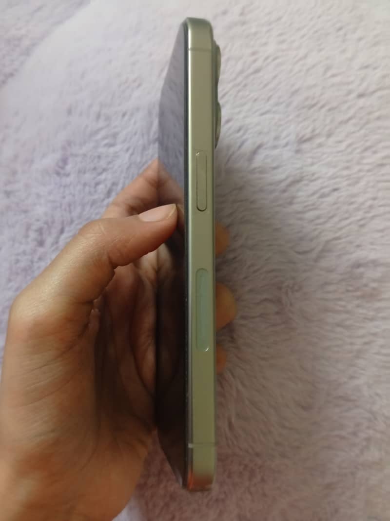Apple iPhone 15 Pro 2