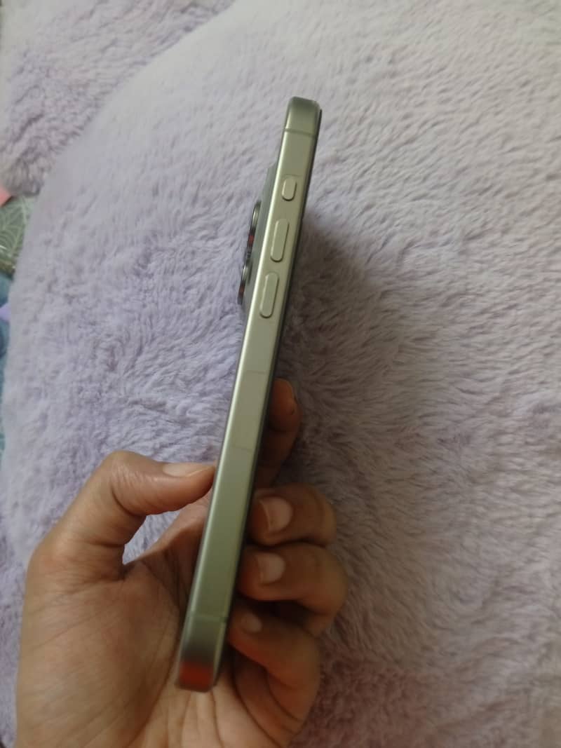 Apple iPhone 15 Pro 3