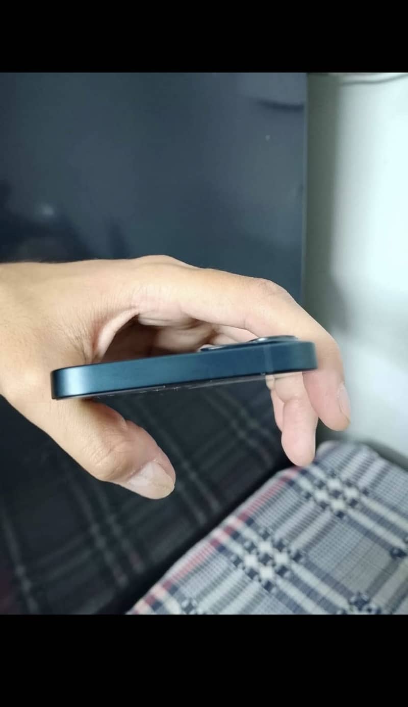 Apple iPhone 13 4