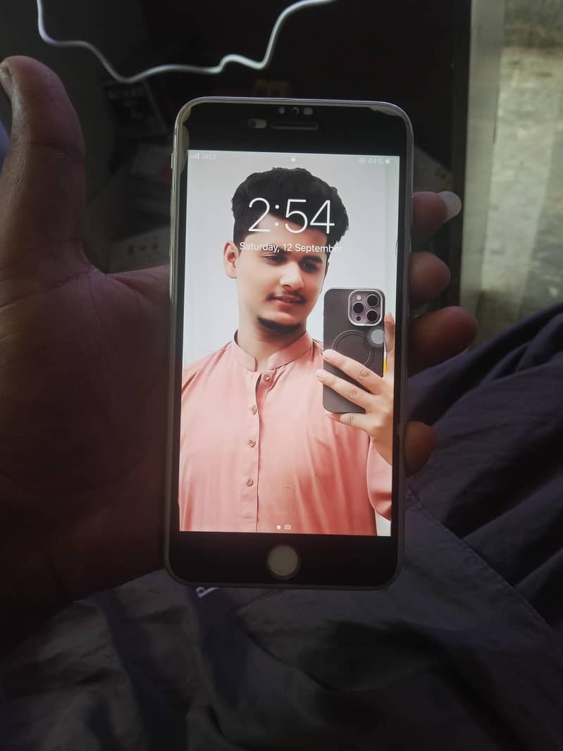 Apple iPhone 7 Plus 1