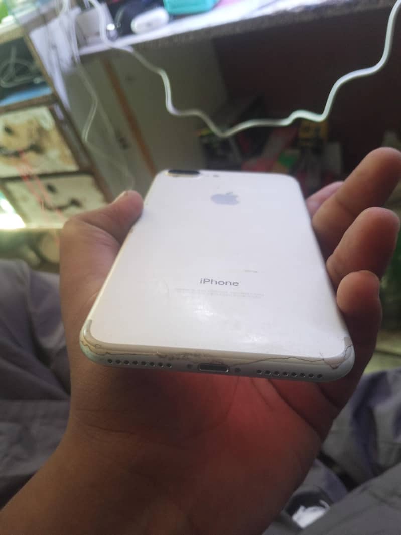 Apple iPhone 7 Plus 3
