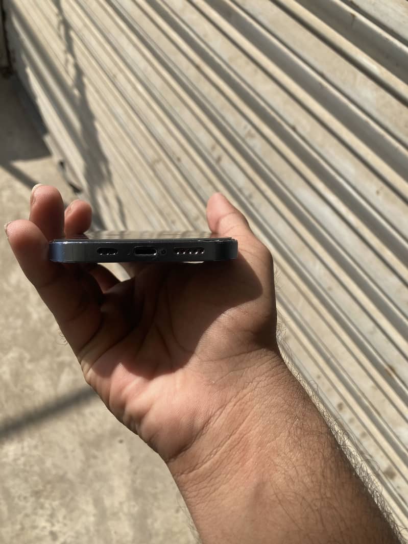 Apple iPhone 13 Pro 2