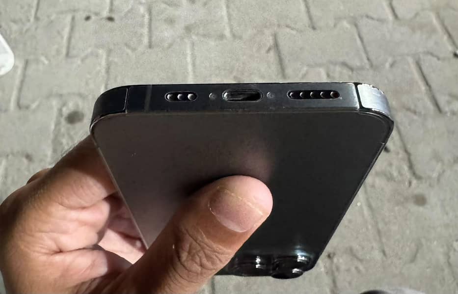 Apple iPhone 13 Pro 2