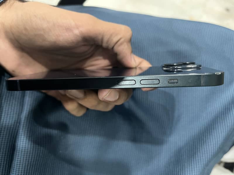 iPhone 14 3