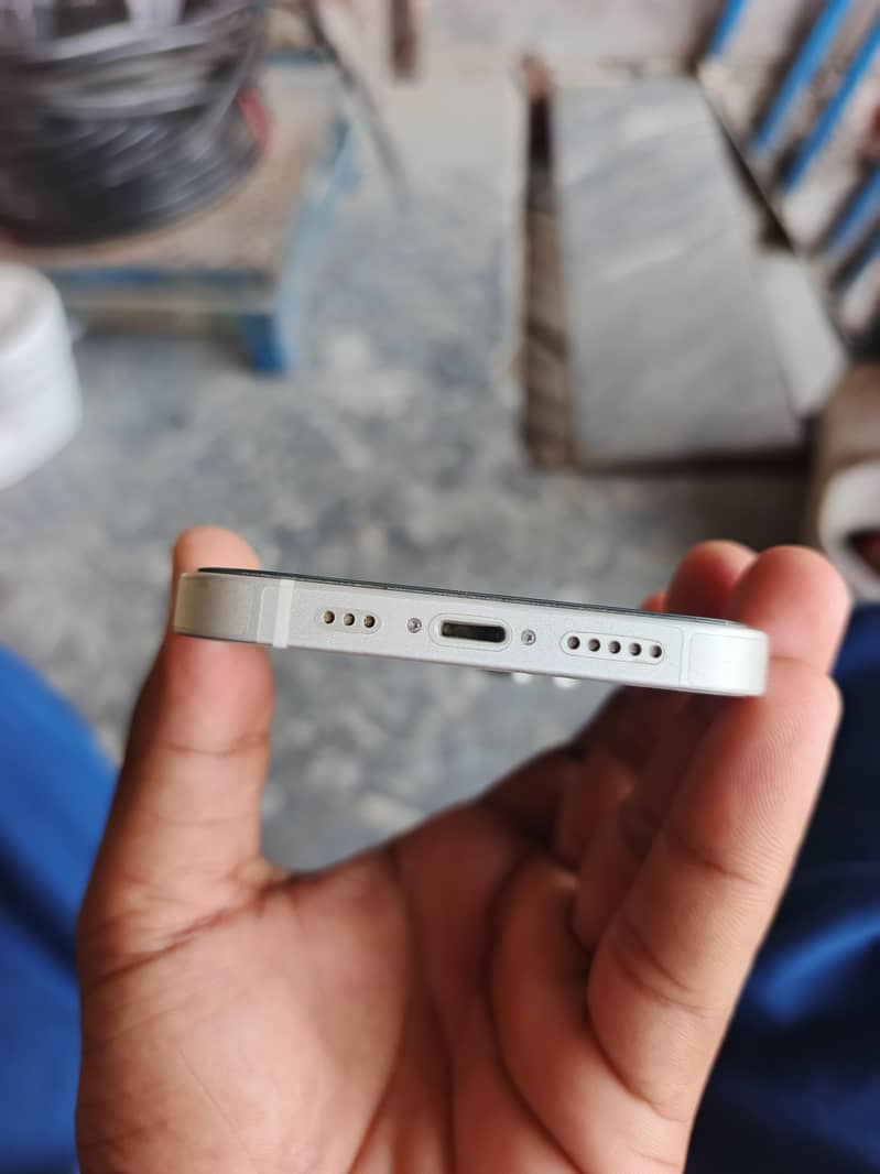 Apple iPhone 13 1