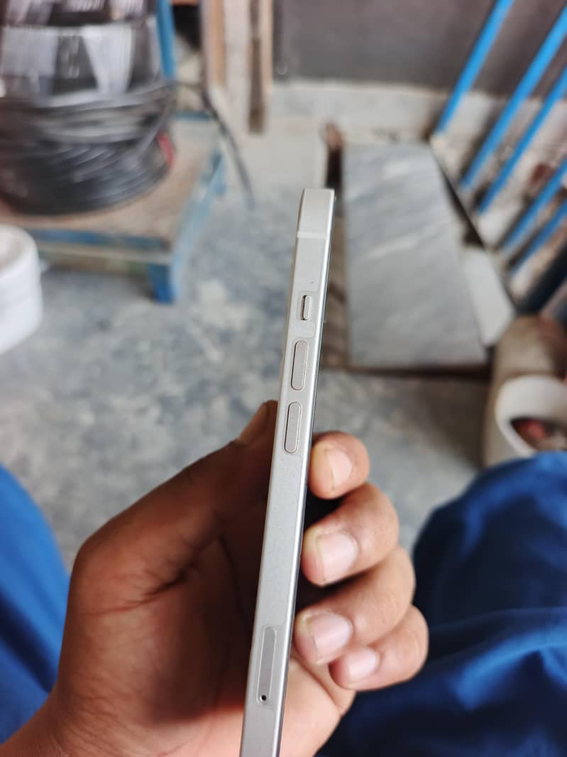 Apple iPhone 13 2