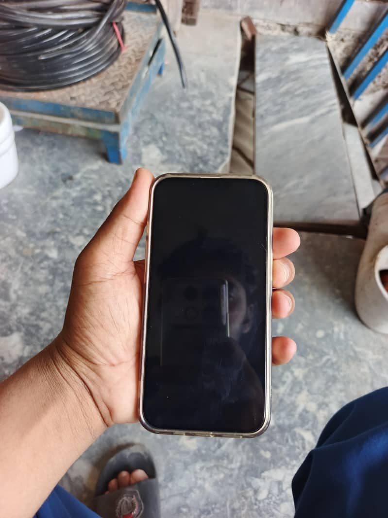 Apple iPhone 13 4