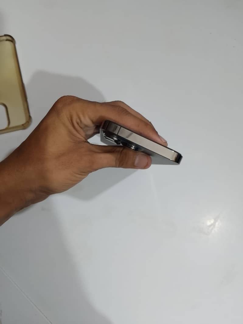Apple iPhone 13 Pro 6