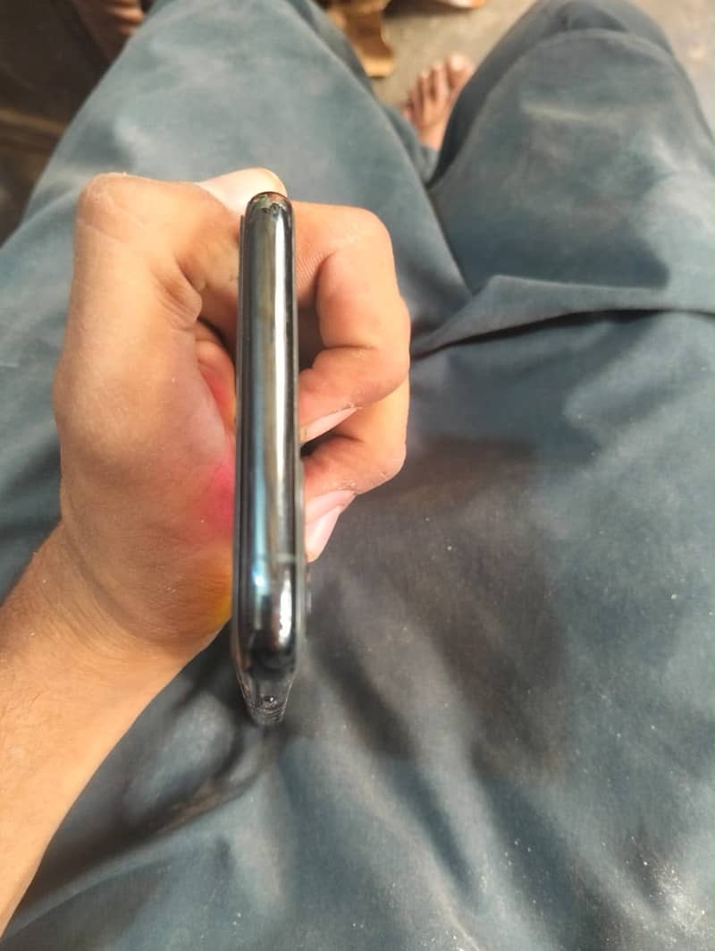 Apple iPhone 11 Pro Max 2