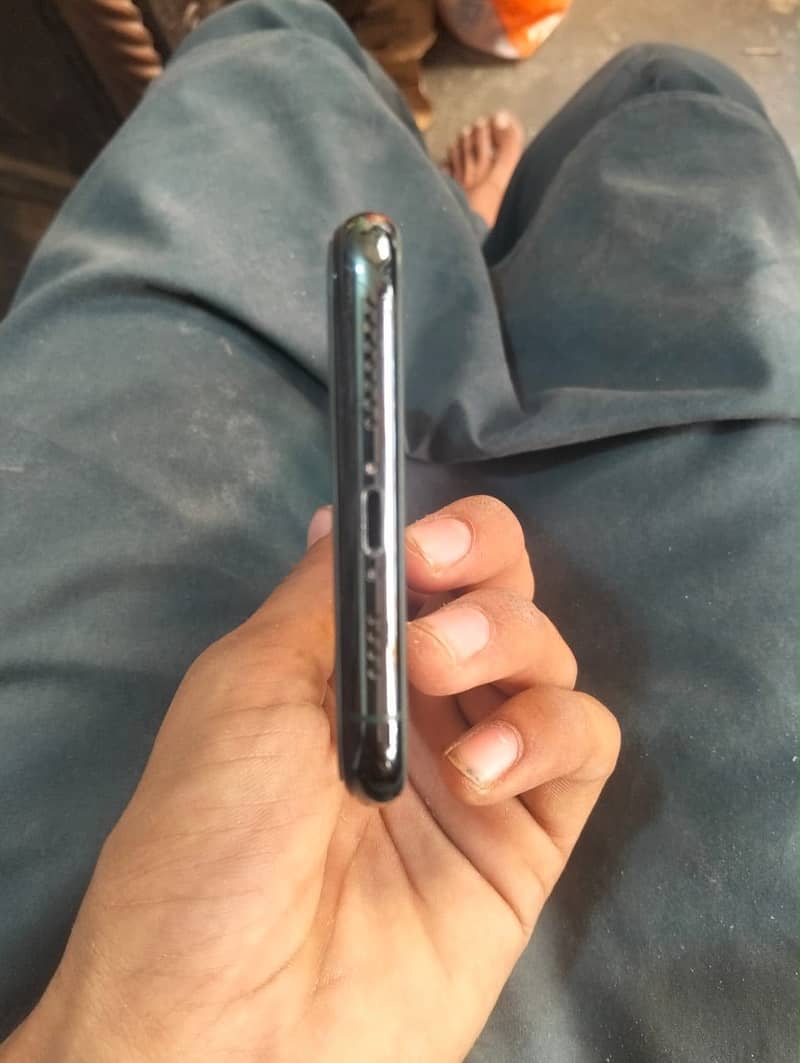 Apple iPhone 11 Pro Max 6