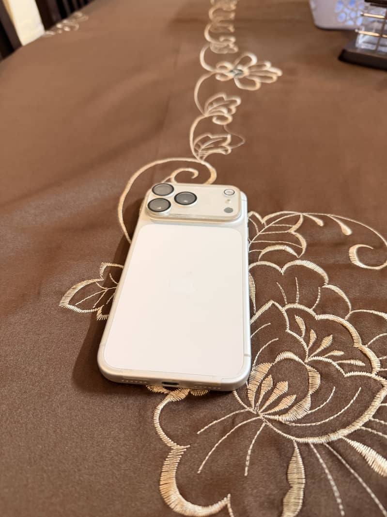 Apple iPhone 17 Pro Max 1
