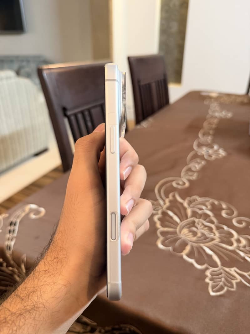 Apple iPhone 17 Pro Max 4