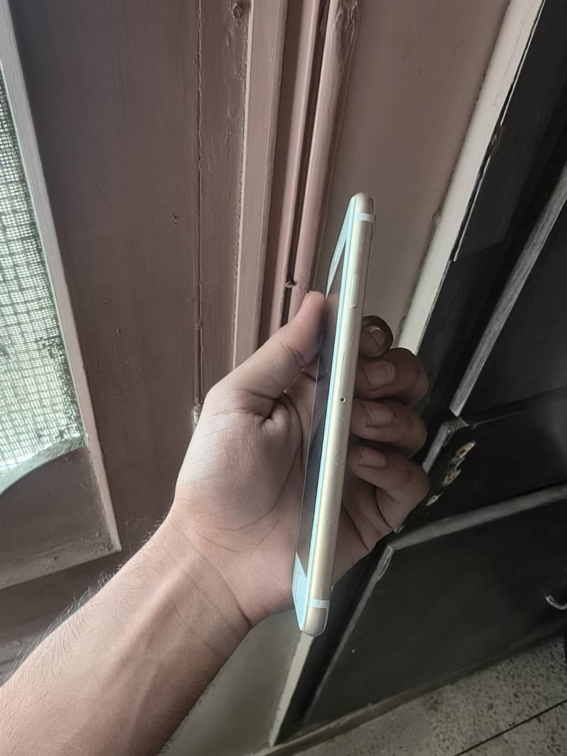 Apple iPhone 7 2