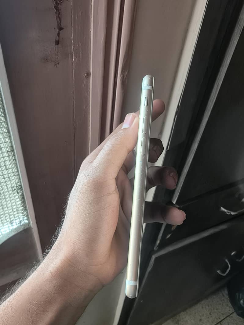 Apple iPhone 7 3