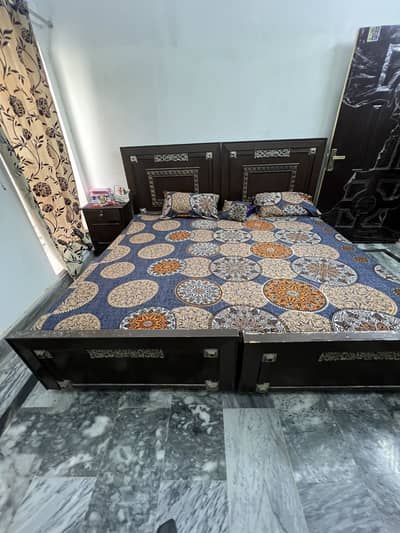 2 single bed and 1 table